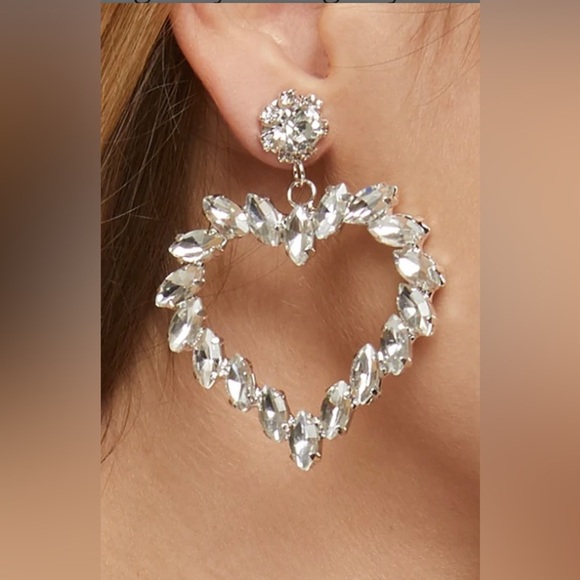 🆕 Trendy Cute Love Heart White Crystal Pendant Earrings🆕 - Picture 1 of 4